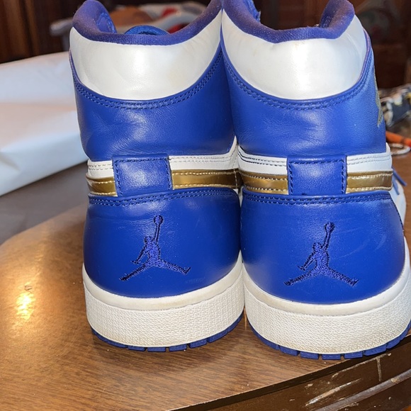 Barely used Air Jordan 1 retro high gold medal - Picture 4 of 7